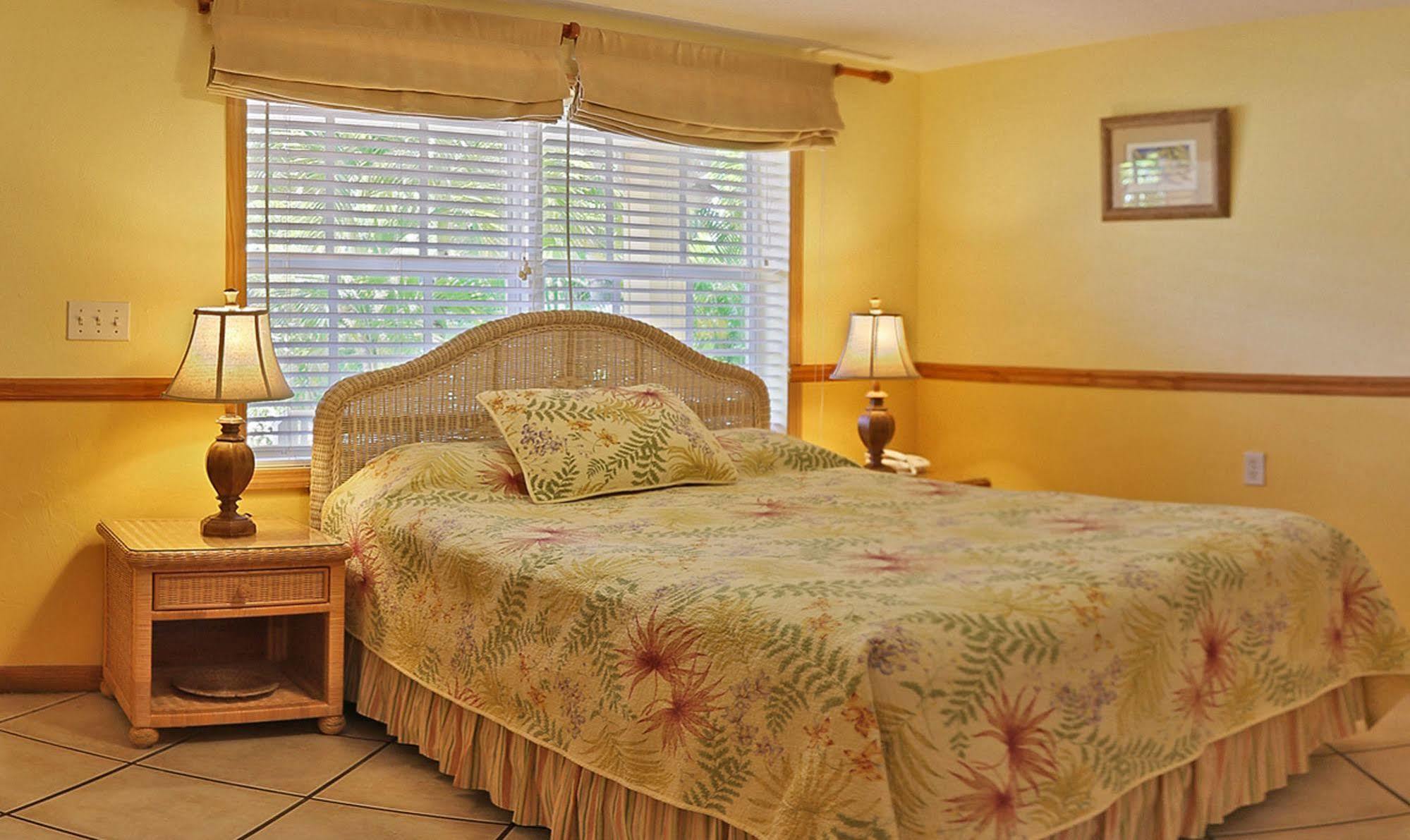 Manatee Bay Inn Форт-Маєрс-Біч Екстер'єр фото